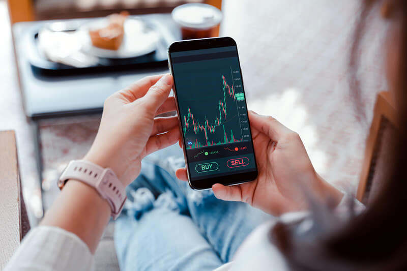 A young woman considers a stock trade.